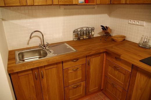 kuchyňská linka masivní dub (V.Újezd)